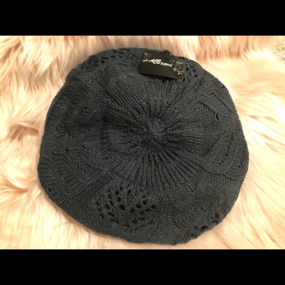 Women’s gray beret